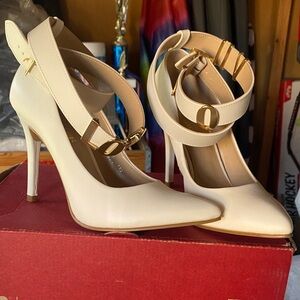 Andrea brand Elegant Cream Pointed-Toe Ankle-Strap Pumps